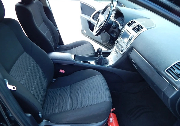 Toyota Avensis cena 31900 przebieg: 228228, rok produkcji 2014 z Drezdenko małe 466